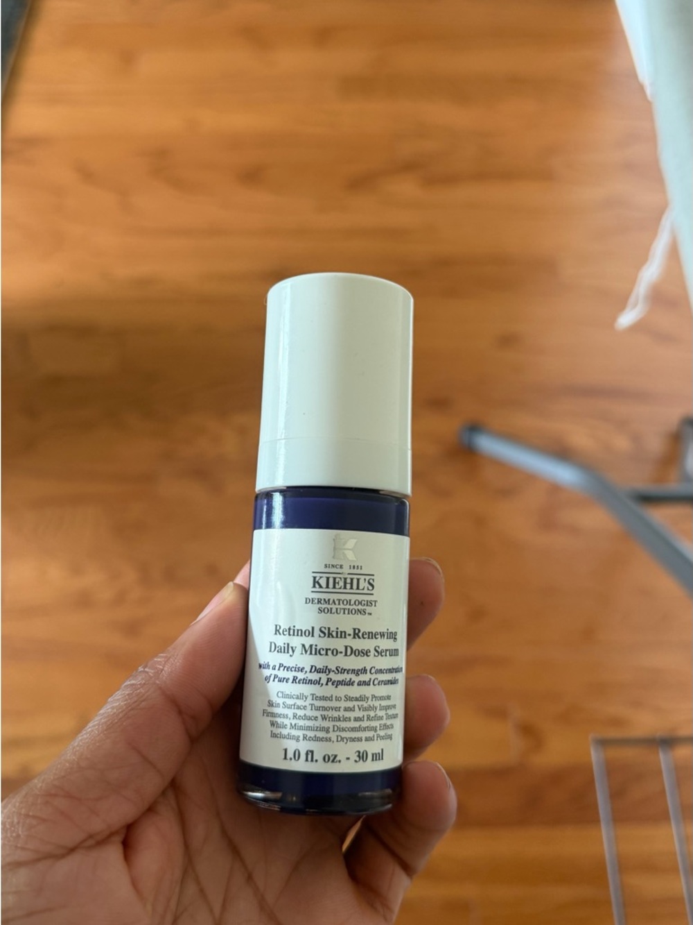Kiehl's Retinol Skin-Renewing Serum - White & Deep Blue Bottle